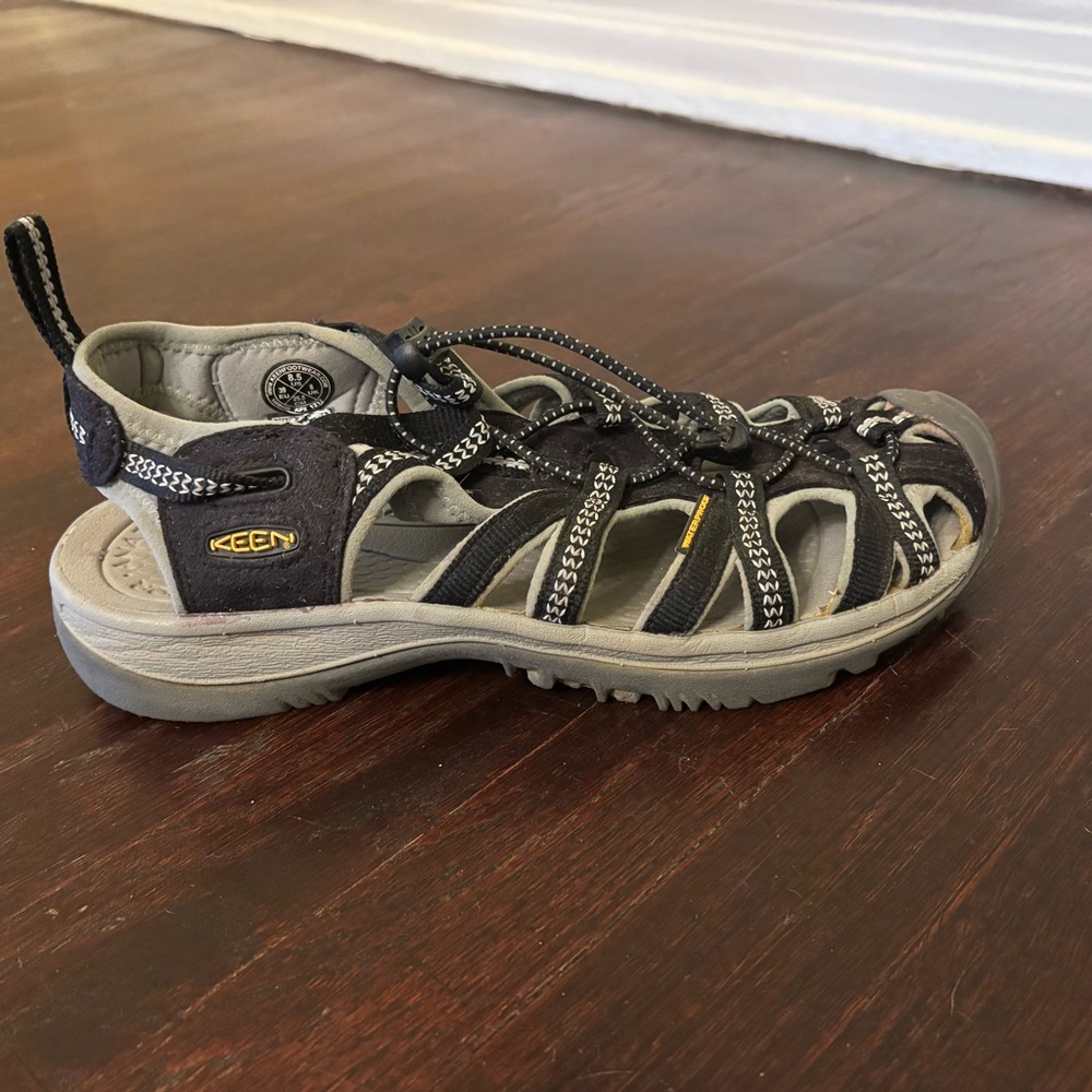KEEN Whisper Closed Toe Sandals, size 8.5 - Picture 6 of 8